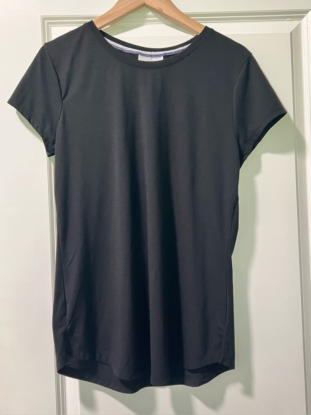 Bobbie Brooks Ladies Size Large Black Top Rounded Side Slit Hem
